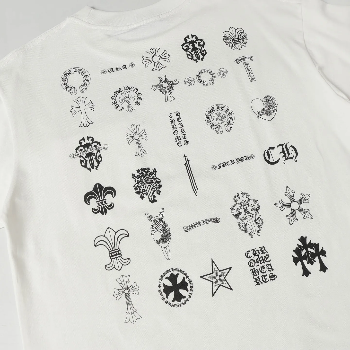 🅿️170 Chrome hearte/Chrome heart ch 25ss early spring new Sanskrit printed short-sleeved T-shirt. A must-have item for daily commuting for men and women in light luxury. The correct version is welcome to compare. Detailed features: ·280 grams of 100% pure cotton double yarn jersey fabric. ·Custom-dyed in the same vat with special thickened 32 counts of double-strand 1x1 thread. ·Double-needle cross-stitch technology. ·Original main mark washed hangtag. Color: black white. Size: XS-L